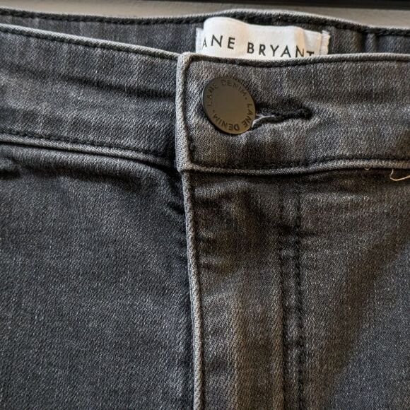 Lane Bryant Signature Fit Mid-Rise Straight Leg Faded Black Jeans, Women's 18 - Picture 2 of 12